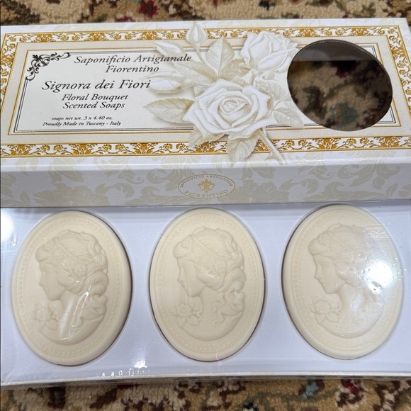 Signora dei Fiori Scented Soaps - Picture 3 of 5